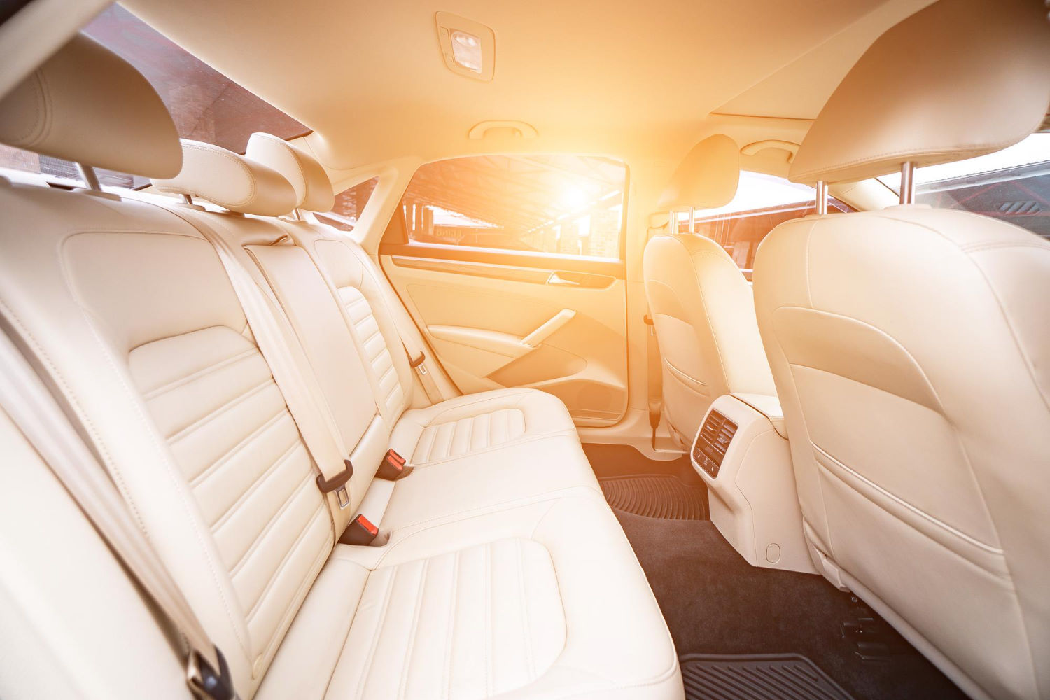 Jak wyczyścić tapicerkę w samochodzie?