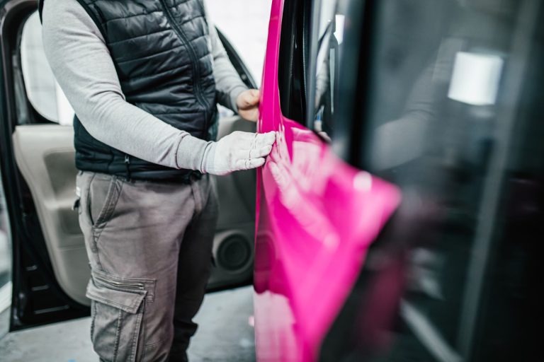 Folie samochodowe – zabezpiecz swój lakier przed uszkodzeniami