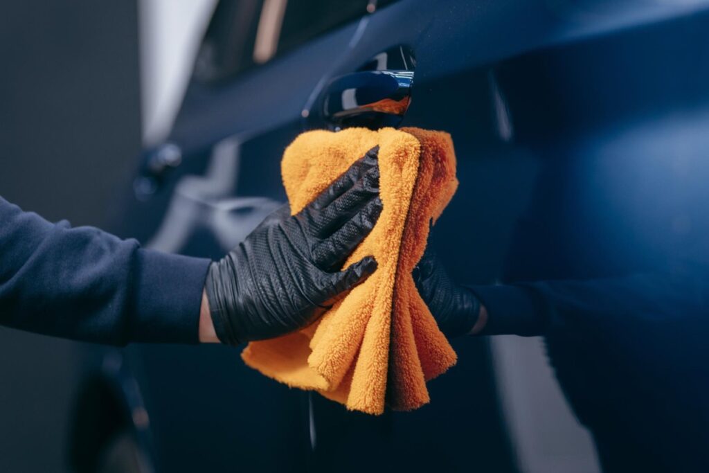 Innowacyjna powłoka ceramiczna Poznań stanowi zaawansowane rozwiązanie w dziedzinie ochrony lakieru samochodowego