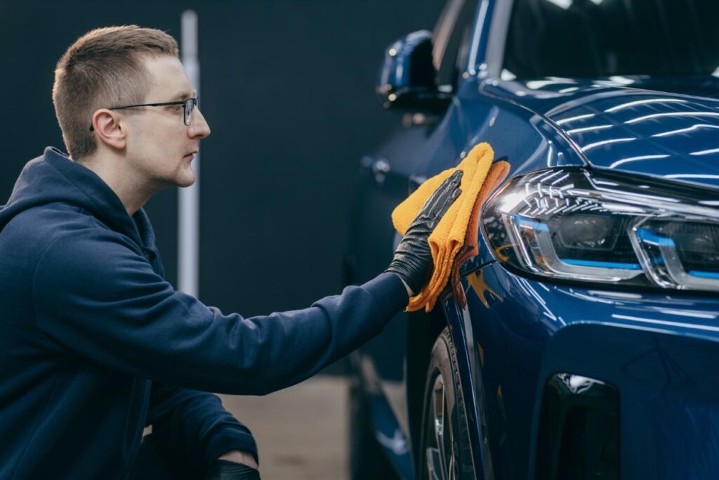 Innowacyjna powłoka ceramiczna Poznań stanowi zaawansowane rozwiązanie w dziedzinie ochrony lakieru samochodowego