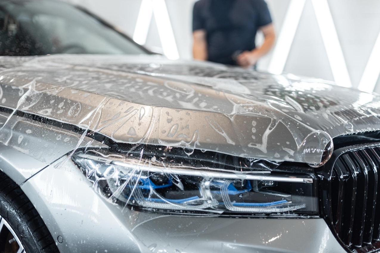 Zabezpiecz swój samochód w Poznaniu – poznaj zalety folii PPF na lakier!