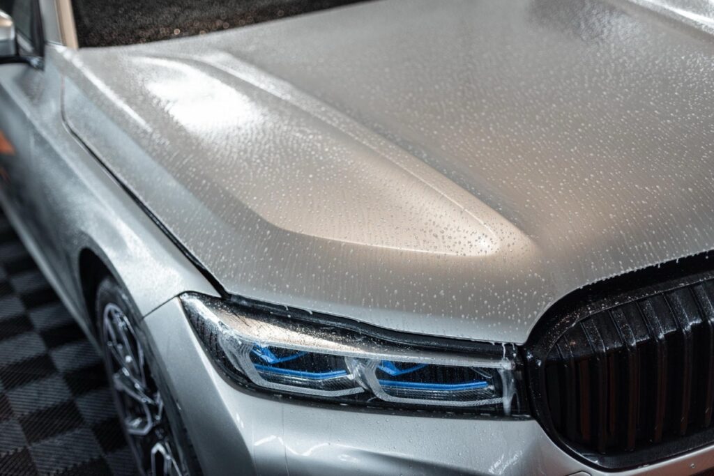 Folia PPF stanowi efektywną metodę na zachowanie estetyki i wartości samochodu przez długie lata