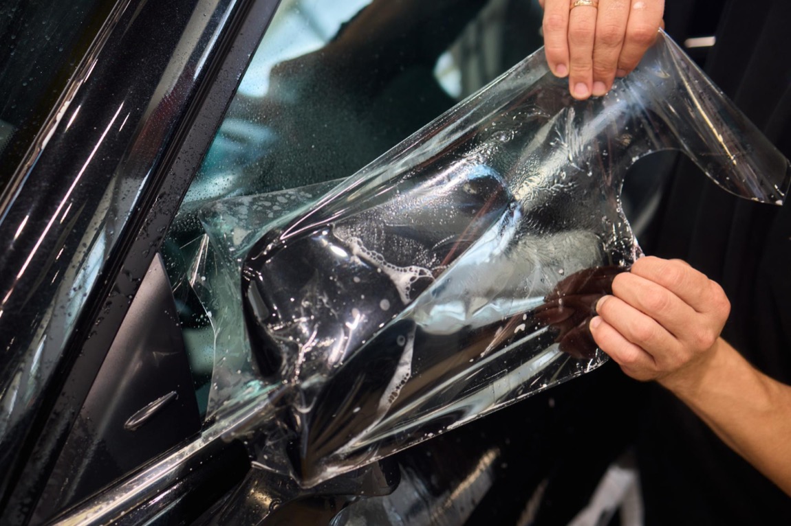 Ochrona lakieru samochodowego – zalety stosowania folii PPF